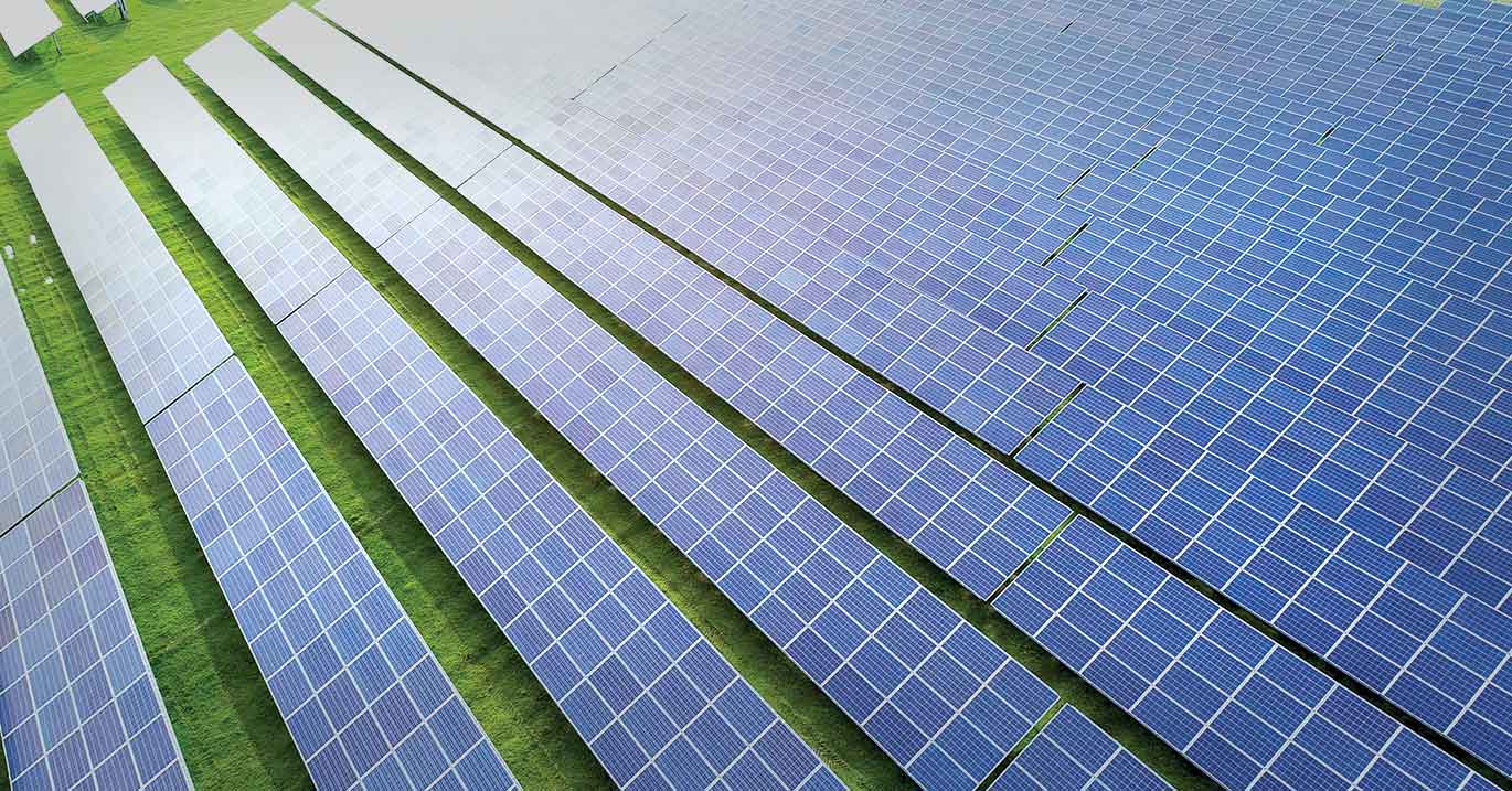 Na zalogi: razsmerniki in pod konstrukcije za fotovoltaiko